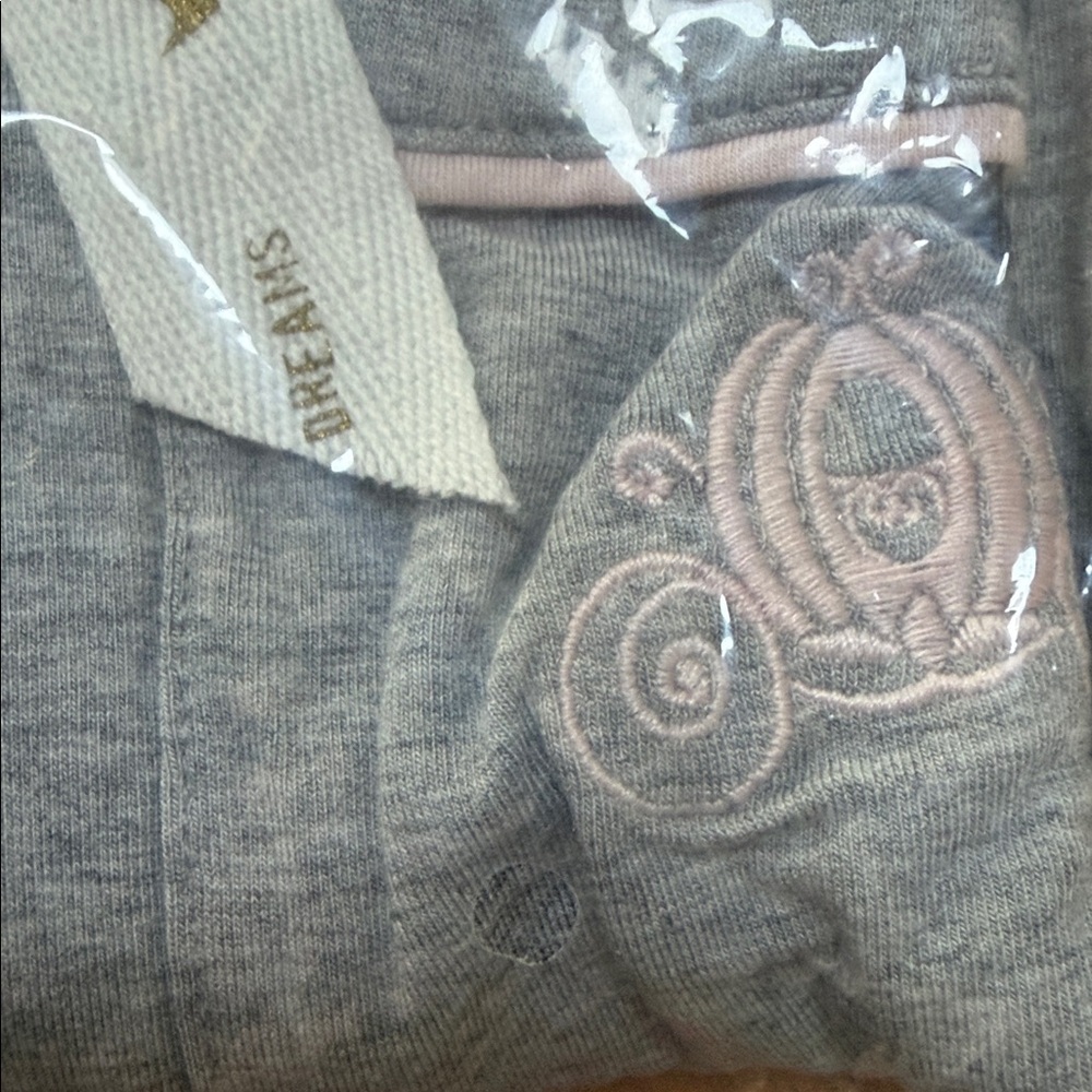 NWT BAREFOOT DREAMS MALIBU COLLECTION DISNEY PRINCESS WOMEN'S PIPED PJ SET-GRAY - Picture 4 of 7